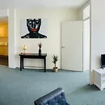 Shoreline Katwijk 아파트 *